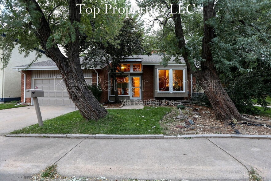 Primary Photo - 2894 S Oakland Cir E