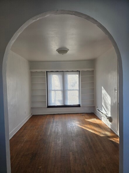 Building Photo - 833 10th St NW