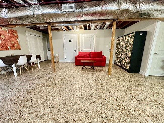 Building Photo - 19 Talcott Mountain Rd