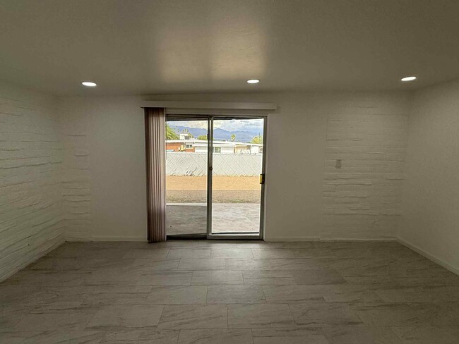 Building Photo - 8133 E 6th St