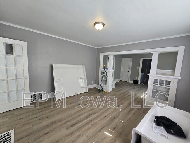 Building Photo - 330 Cutler St