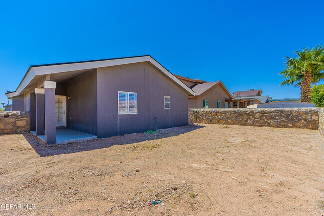 Building Photo - 12833 Tierra Pueblo Dr