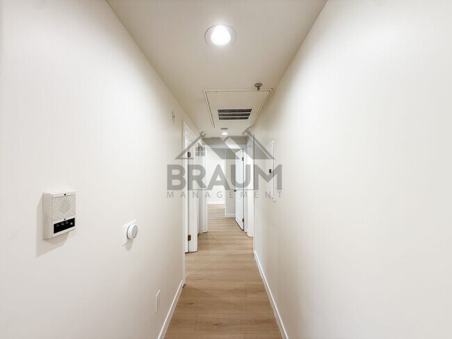 Building Photo - 10849 Fruitland Dr