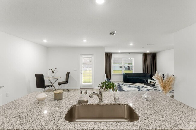 Building Photo - 255 Riverwalk Cir