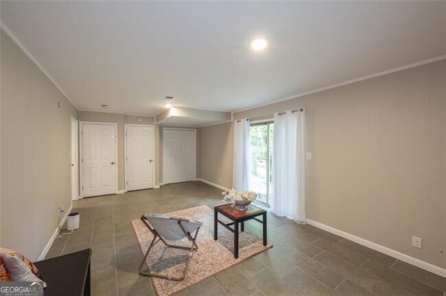Building Photo - 1025 Hilburn Dr SE