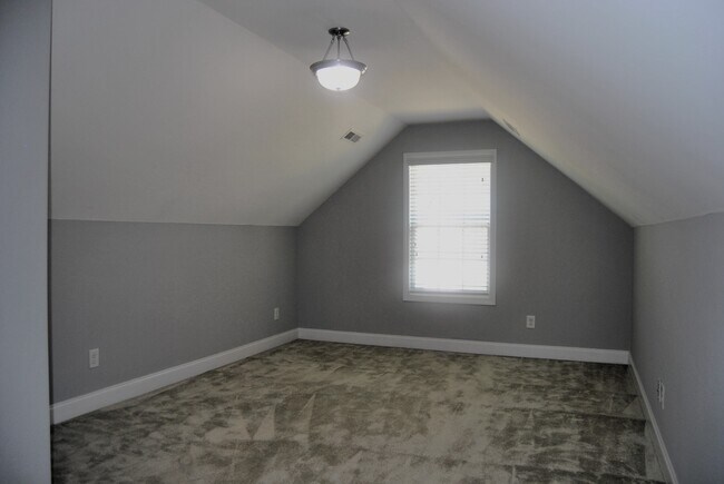 Building Photo - 5797 Highland Grove Dr