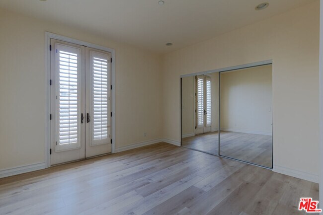 Building Photo - 132 Crescent Dr