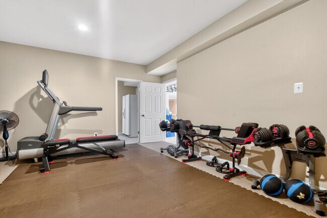 Building Photo - 401 Hilton Head Ct