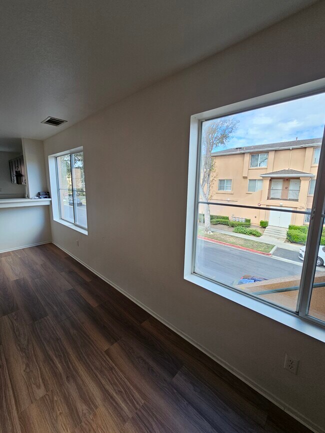 Building Photo - 1050 Harbor Heights Dr