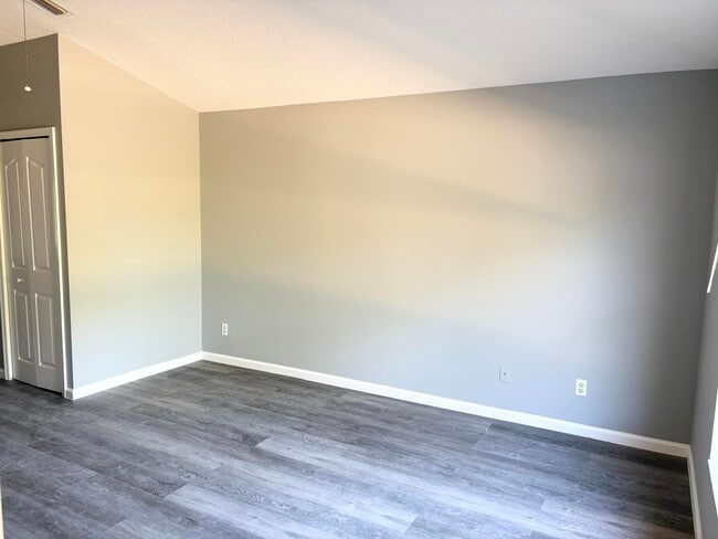 Building Photo - 641 SE Delancey Ln