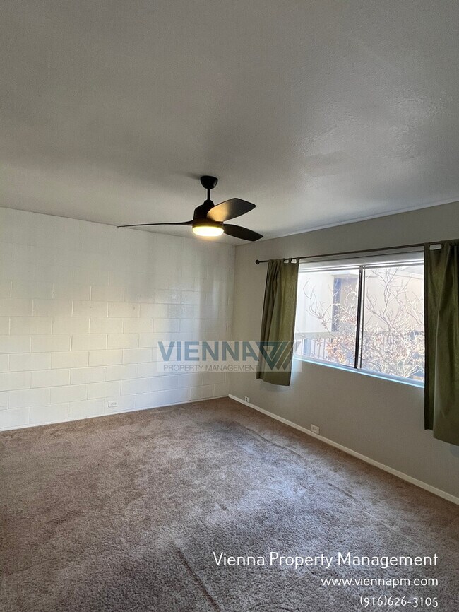 Building Photo - 888 Woodside Ln E