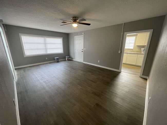 Building Photo - 338 W Bay Ave