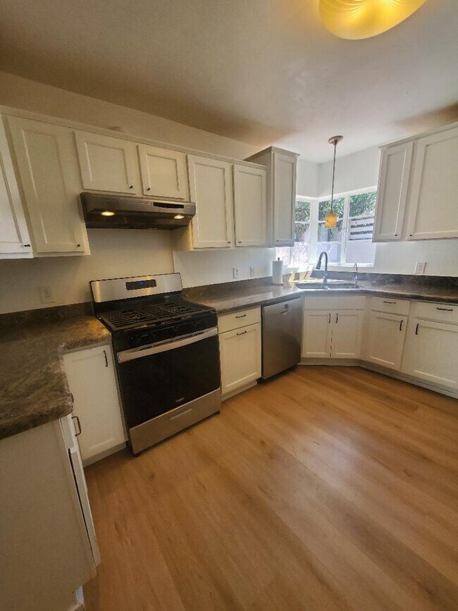 Building Photo - 1520 W Encanto Blvd