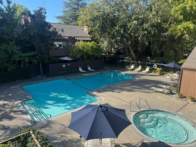 Building Photo - NICE 2ND STORY CONDO IN WOODSIDE SIERRA GATED COMMUNITY NEAR LOEHMANN'S PLAZA!