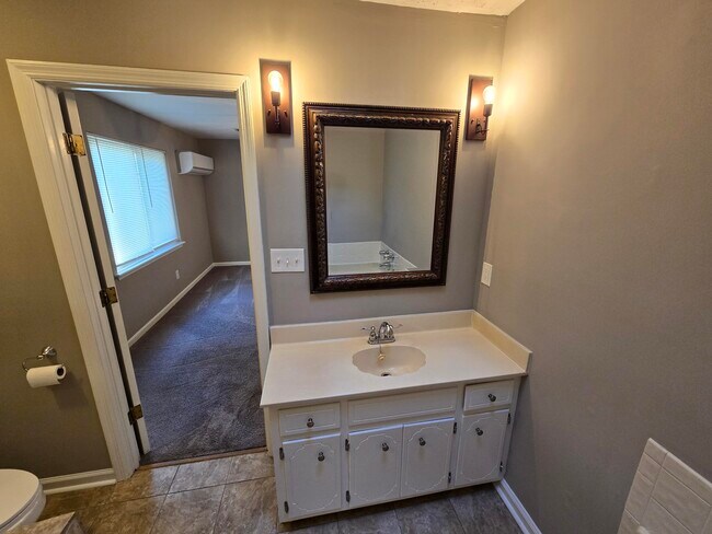 Building Photo - 3844 Creek Ct