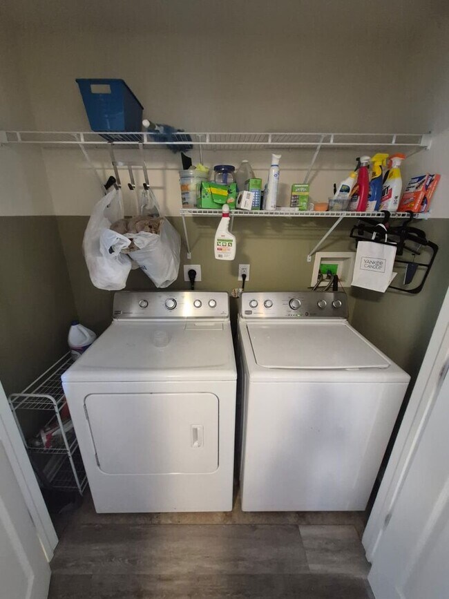 Building Photo - 40 Nicole Dr