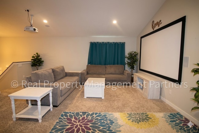 Building Photo - 5-Bedroom Townhome in Hudsonville | Cul-de-Sac, 2-Car Garage, Lawn & Snow Included