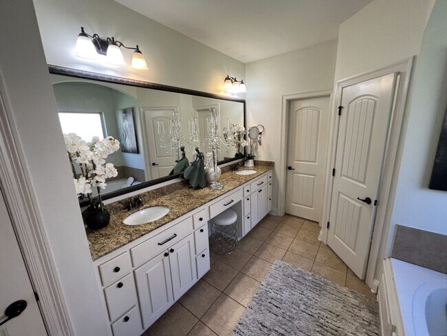 Building Photo - Luxury 4 Bedroom Home in Zachary’s Audubon Lakes