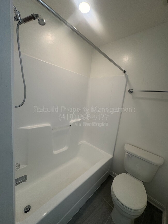 Building Photo - 54 Royalty Cir