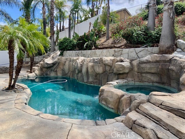 Building Photo - 558 Rembrandt Dr