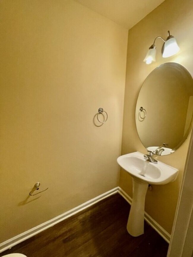 Building Photo - Come take a look at this end unit 3 bedroom, 2.5 bath townhouse located in very desirable FORT MI...