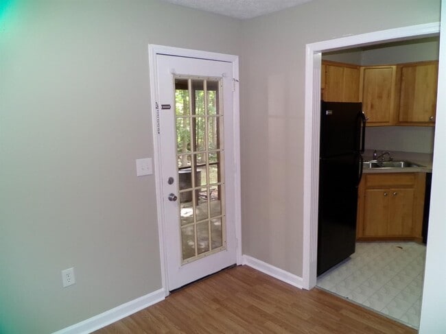 Building Photo - 244 Meadowview Dr