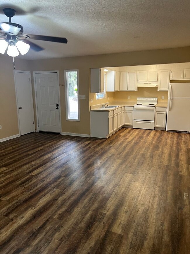 Building Photo - 131 Cherokee Cir