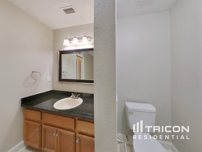 Building Photo - 2435 Burns Dr