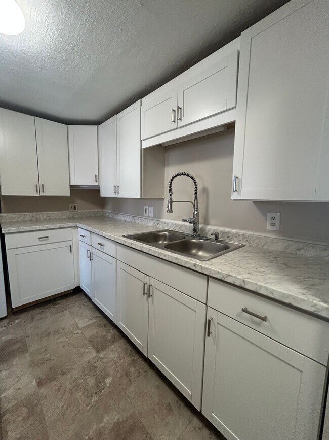 Building Photo - 20-22-22 Winter St