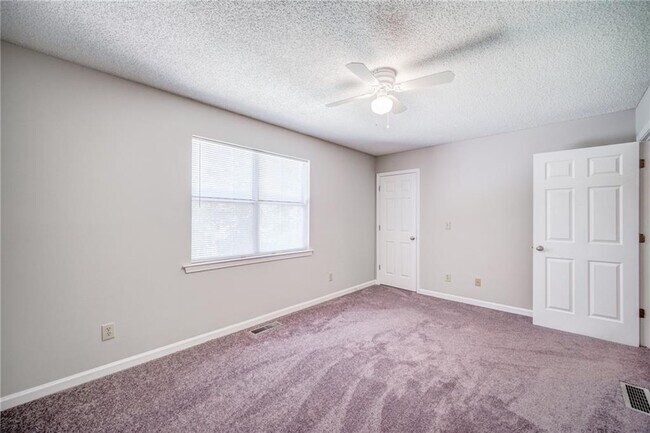 Building Photo - 4084 Hidden Hollow Dr
