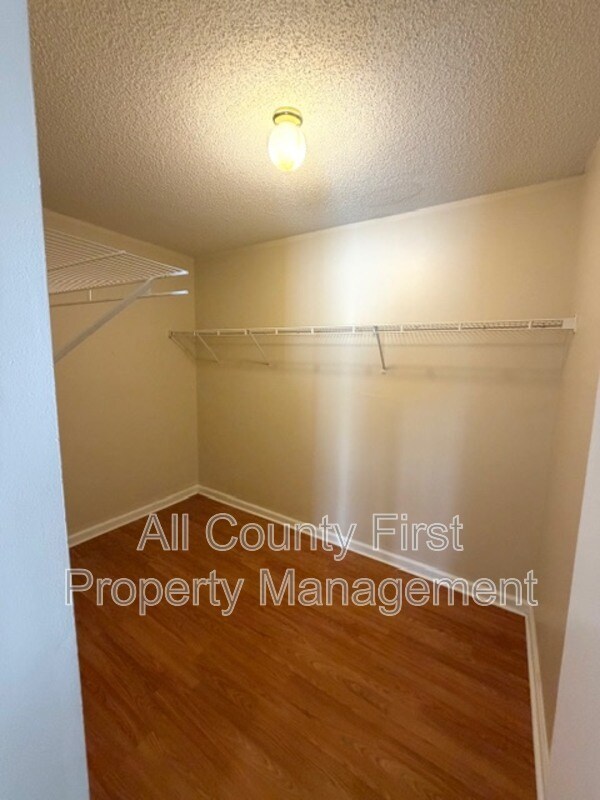 Building Photo - 2237 Hidden Creek Dr