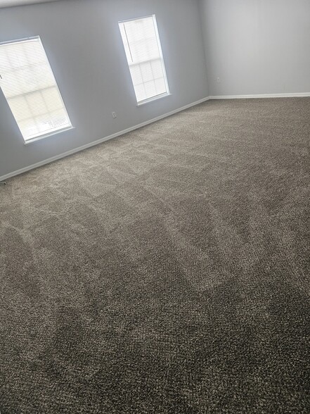 Building Photo - 302 Aylesbury Ct