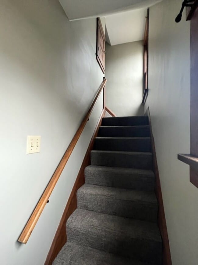 Building Photo - Very spacious 3 bedroom home for rent - Ca...
