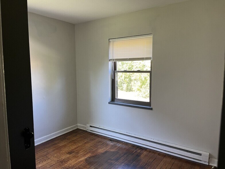 Building Photo - 539 Hadley Ave