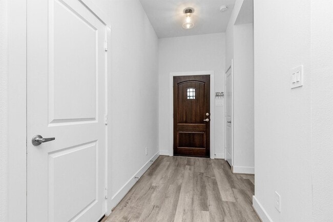 Building Photo - 29019 Pine Forest Dr