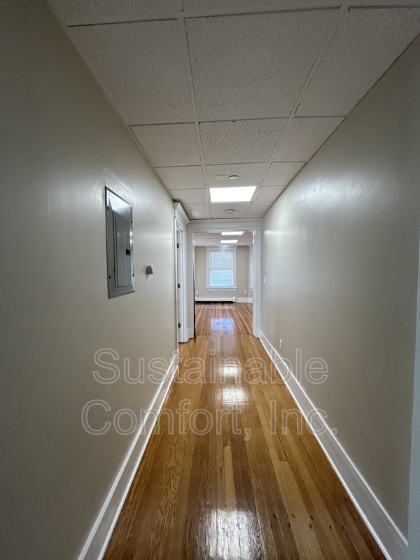 Building Photo - 36 Roxbury St