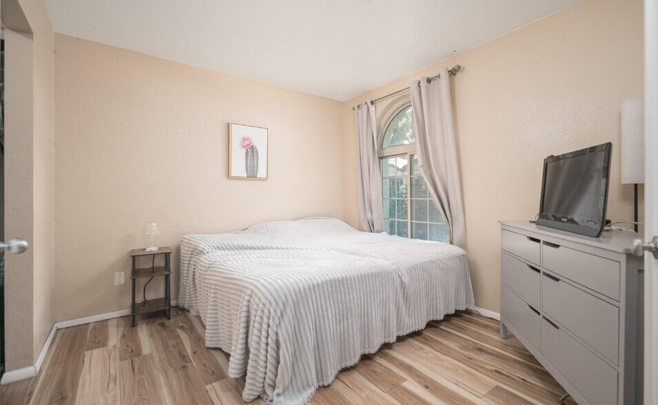 Primary Bedroom (Furn not inclu) - 8140 N 107th Ave