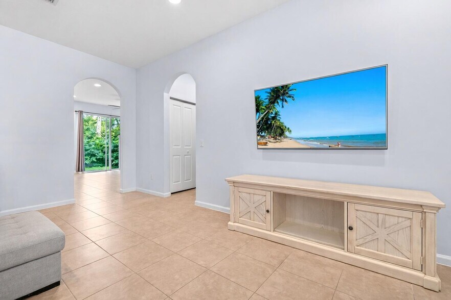 Building Photo - 7221 Briella Dr