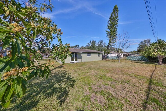 Building Photo - 6025 Florida Cir S