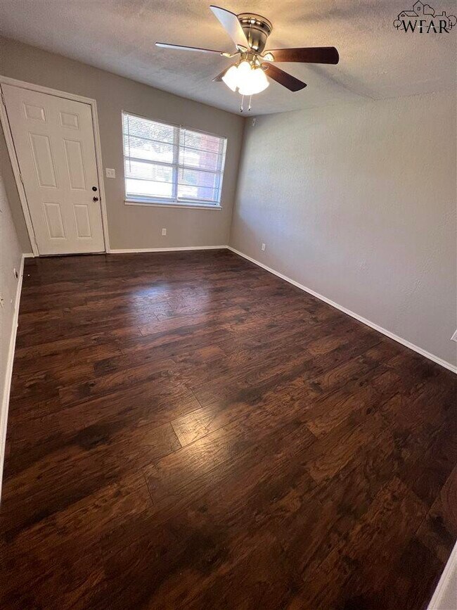 Building Photo - 5110 Jamaica Dr