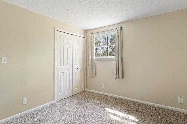 Building Photo - 12506 Liveoak Dr