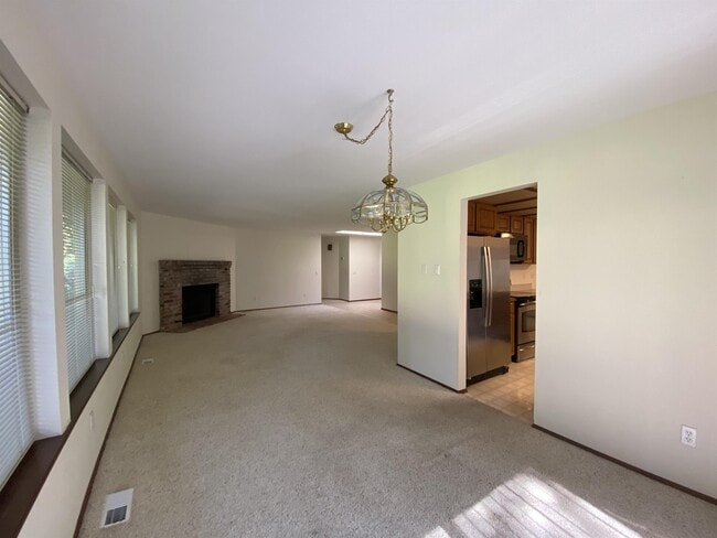 Building Photo - 501 E Michelle Dr