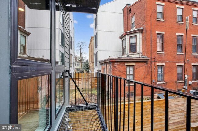 Building Photo - 2007 Cambridge St