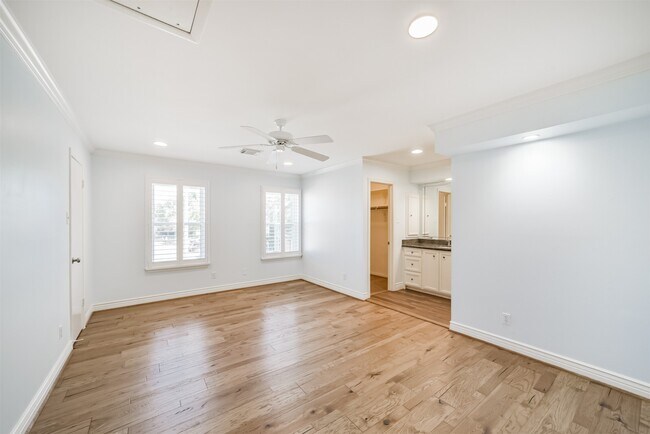 Building Photo - 4521 Acacia St