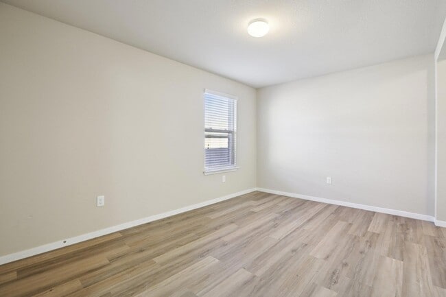 Building Photo - 13205 Henneman Dr