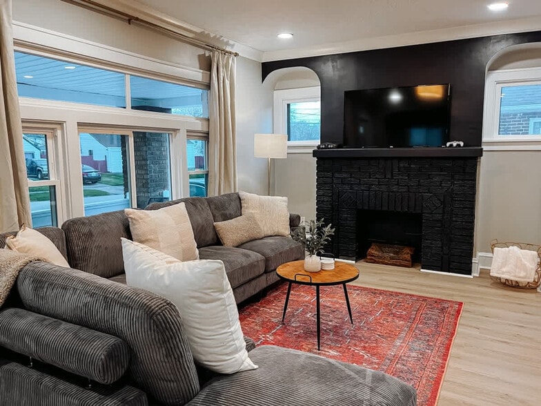 Building Photo - 3923 Victory Blvd