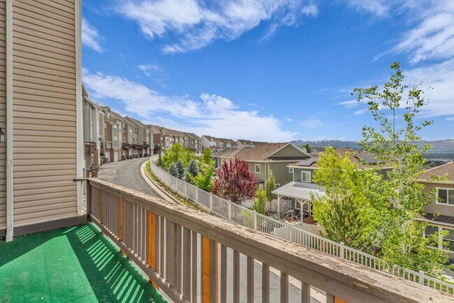 Building Photo - 3 Bed Draper Townhome with Views