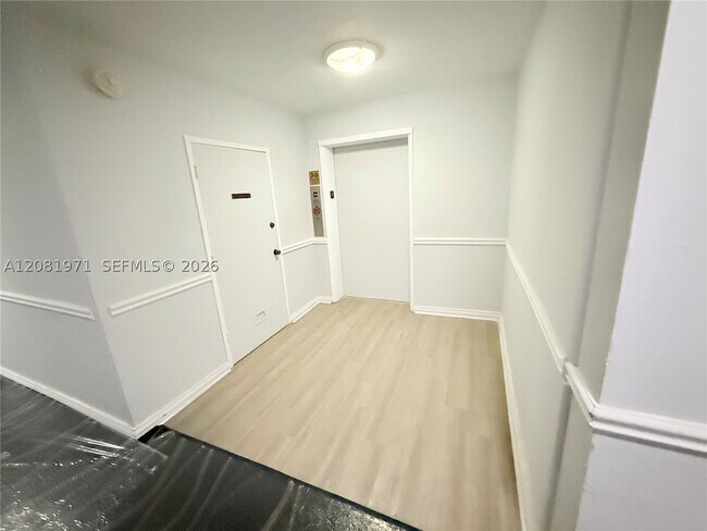 Building Photo - 3725 S Ocean Dr