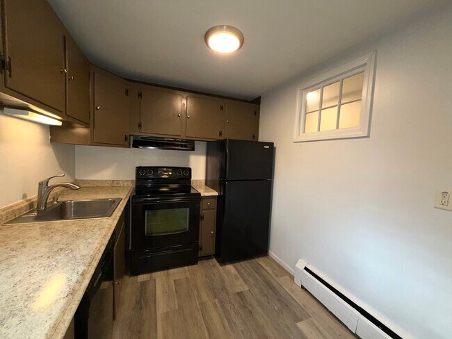 Building Photo - 27 Brewster Rd