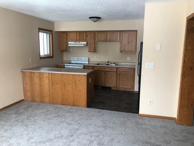 Building Photo - 1030 Knox Ave N